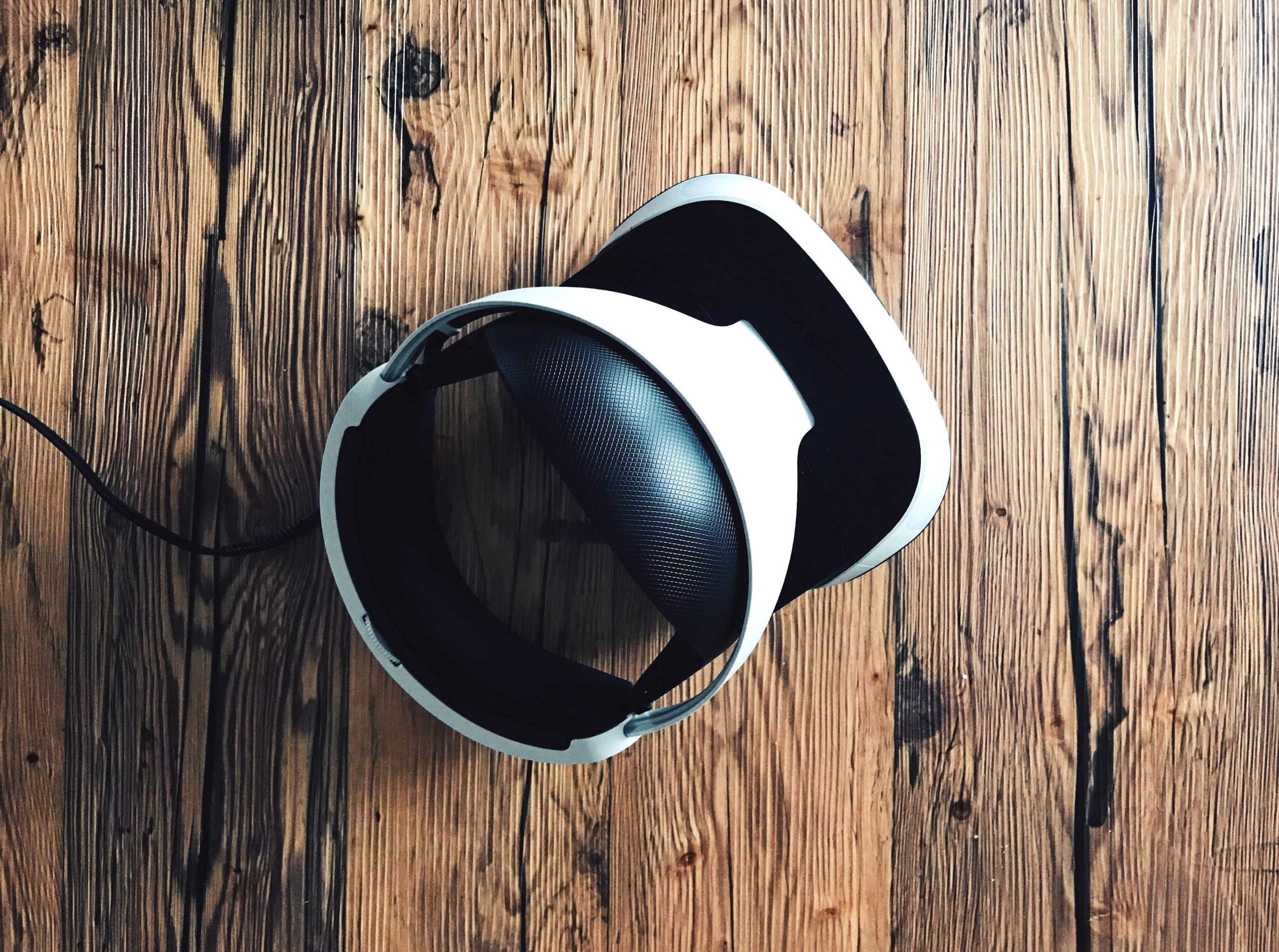 April Report: VR Usage & Consumer Attitudes, Wave V